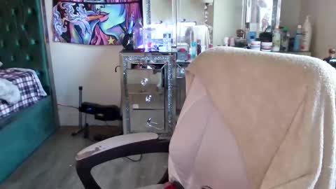 Yasmine pretty online show from 8, 3, 2025