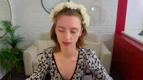 Snapshot of pretty__victoria chatting on 12, 6, 2026 Lady vikki online show from 12, 6, 2026