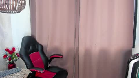 Snapshot of pretty_bigboobs_ chatting on 4, 3, 2025 Carla online show from 4, 3, 2025