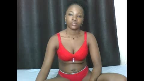 Snapshot of pretty_ebony2 chatting on 18, 11, 2025 Anne online show from 18, 11, 2025