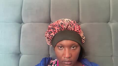 Snapshot of pretty_ellsie chatting on 2, 10, 2025 independent model online show from 2, 10, 2025