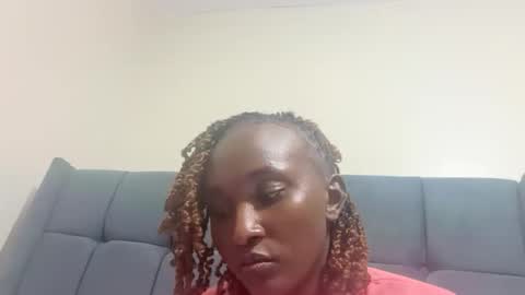 Snapshot of pretty_ellsie chatting on 8, 10, 2025 independent model online show from 8, 10, 2025