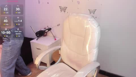 pretty online show from 7, 4, 2026