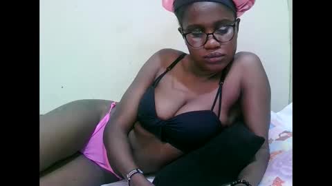 Snapshot of pretty_mellan chatting on 2, 2, 2025 pretty_mellan online show from 2, 2, 2025