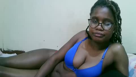 Snapshot of pretty_mellan chatting on 21, 2, 2025 pretty_mellan online show from 21, 2, 2025