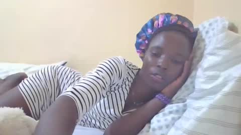 pretty_petite_ebony online show from 12, 1, 2025