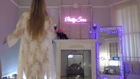 Pretty Sara online show from 1, 10, 2025