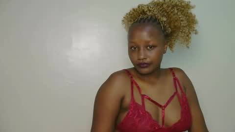 Snapshot of pretty_tinna chatting on 4, 11, 2025 Tina online show from 4, 11, 2025