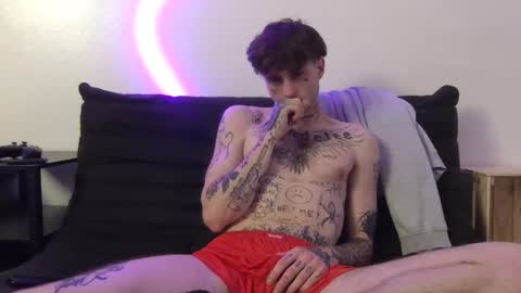 Snapshot of prettyboyszn chatting on 21, 11, 2025 pretty boy online show from 21, 11, 2025