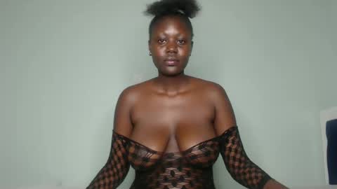 Snapshot of prettyliz1999 chatting on 14, 1, 2025 Lizzy online show from 14, 1, 2025