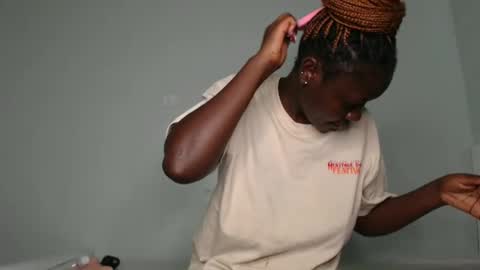 Snapshot of prettyliz1999 chatting on 13, 2, 2025 Lizzy online show from 13, 2, 2025