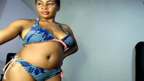 Snapshot of prettylove5 chatting on 23, 6, 2026 evelyn online show from 23, 6, 2026