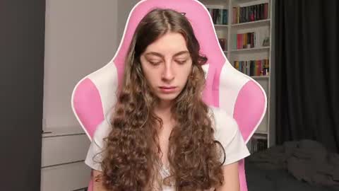Snapshot of prettysomething chatting on 26, 6, 2026 Sophie next stream will be at Monday i will wait you guys online show from 26, 6, 2026