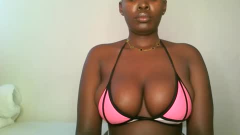 Snapshot of prettyvishy chatting on 15, 2, 2025 prettyvishy online show from 15, 2, 2025