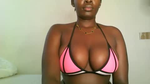 Snapshot of prettyvishy chatting on 7, 3, 2025 prettyvishy online show from 7, 3, 2025