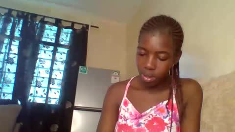 Snapshot of prettyzuzu chatting on 20, 10, 2025 prettyzuzu online show from 20, 10, 2025