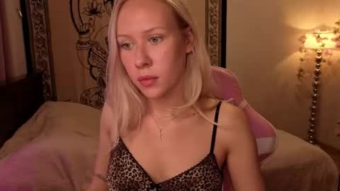 Snapshot of pureeangel chatting on 25, 6, 2026 Megan online show from 25, 6, 2026