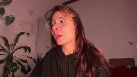 Snapshot of purple_opal chatting on 4, 7, 2026 Vero online from Tuesday to Sunday online show from 4, 7, 2026