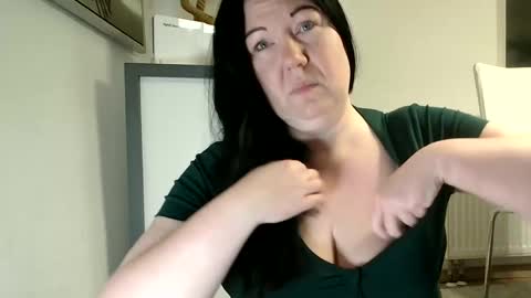 pussy6wetlips online show from 23, 2, 2026