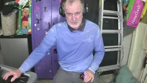 Snapshot of pussy_licker0127 chatting on 27, 12, 2024 Mark online show from 27, 12, 2024