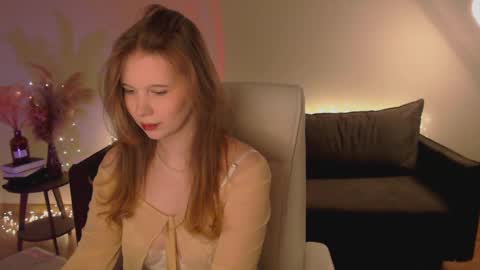 Snapshot of qt_nymph chatting on 12, 2, 2025 Ariel online show from 12, 2, 2025