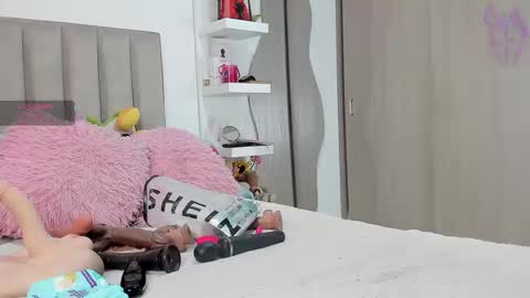 Snapshot of queen_antonella_oficial chatting on 13, 9, 2025 QUEEN ANTONELLA online show from 13, 9, 2025