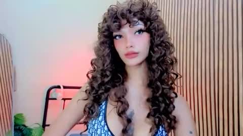 Snapshot of queen_avah chatting on 28, 11, 2025 Avah online show from 28, 11, 2025