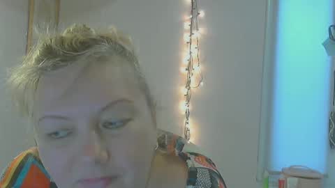 queen_jane8 online show from 3, 3, 2025