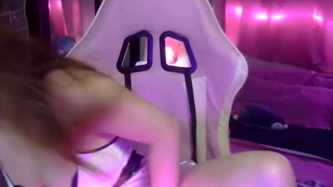 QueenHennessy online show from 5, 11, 2025