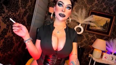 Snapshot of queen_mirahh chatting on 6, 10, 2025 queen mira maria shantal online show from 6, 10, 2025