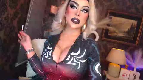 Snapshot of queen_mirahh chatting on 14, 10, 2025 queen mira maria shantal online show from 14, 10, 2025