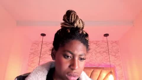 Snapshot of queen_perla_ chatting on 30, 1, 2025 online show from 30, 1, 2025