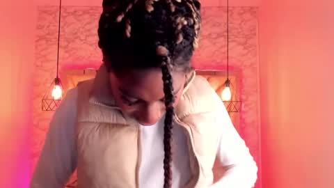 Snapshot of queen_perla_ chatting on 1, 2, 2025 online show from 1, 2, 2025