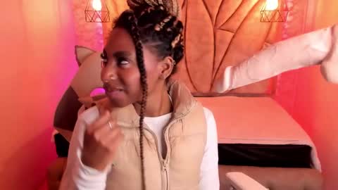 Snapshot of queen_perla_ chatting on 2, 2, 2025 online show from 2, 2, 2025