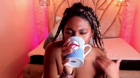 Snapshot of queen_perla_ chatting on 16, 2, 2025 online show from 16, 2, 2025