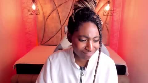 Snapshot of queen_perla_ chatting on 19, 2, 2025 online show from 19, 2, 2025