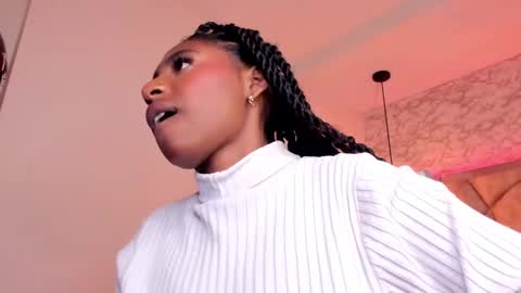 Snapshot of queen_perla_ chatting on 5, 3, 2025 online show from 5, 3, 2025