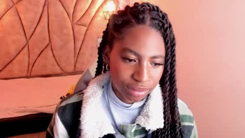 Snapshot of queen_perla_ chatting on 12, 3, 2025 online show from 12, 3, 2025