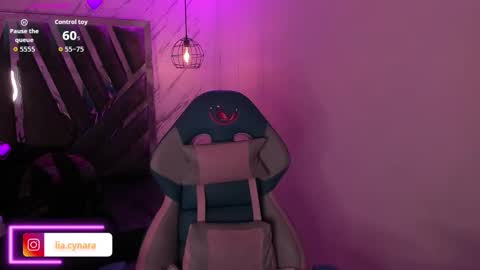 Snapshot of queen_perla_ chatting on 4, 10, 2025 online show from 4, 10, 2025