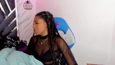 Snapshot of queen_perla_ chatting on 24, 10, 2025 online show from 24, 10, 2025