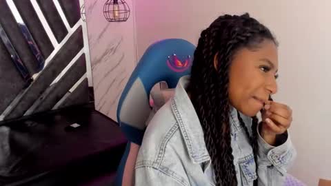 Snapshot of queen_perla_ chatting on 30, 10, 2025 online show from 30, 10, 2025