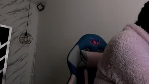 Snapshot of queen_perla_ chatting on 1, 11, 2025 online show from 1, 11, 2025