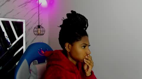 Snapshot of queen_perla_ chatting on 13, 11, 2025 online show from 13, 11, 2025