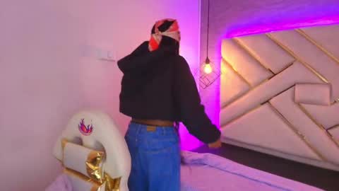 Snapshot of queen_perla_ chatting on 17, 11, 2025 online show from 17, 11, 2025