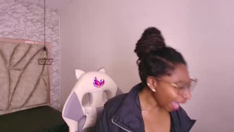 Snapshot of queen_perla_ chatting on 29, 11, 2025 online show from 29, 11, 2025