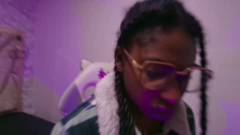 Snapshot of queen_perla_ chatting on 3, 12, 2025 online show from 3, 12, 2025