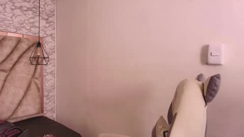 Snapshot of queen_perla_ chatting on 5, 12, 2025 online show from 5, 12, 2025