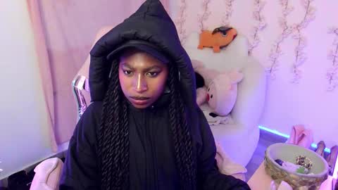 Snapshot of queen_perla_ chatting on 17, 12, 2025 online show from 17, 12, 2025