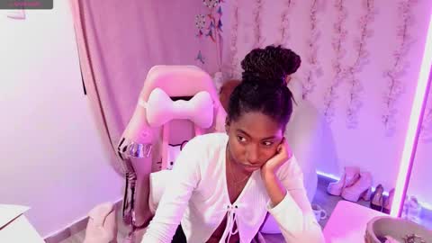 Snapshot of queen_perla_ chatting on 22, 12, 2025 online show from 22, 12, 2025