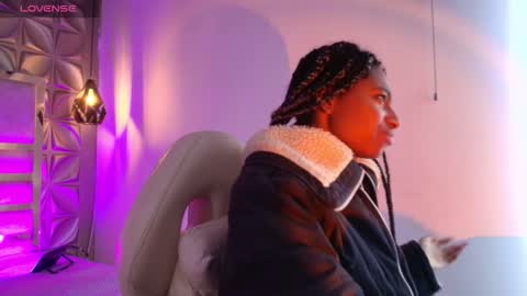 Snapshot of queen_perla_ chatting on 5, 2, 2026 online show from 5, 2, 2026